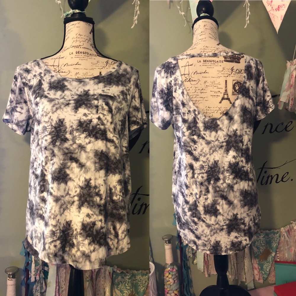 Hollister tie-dyed easy tee size Medium